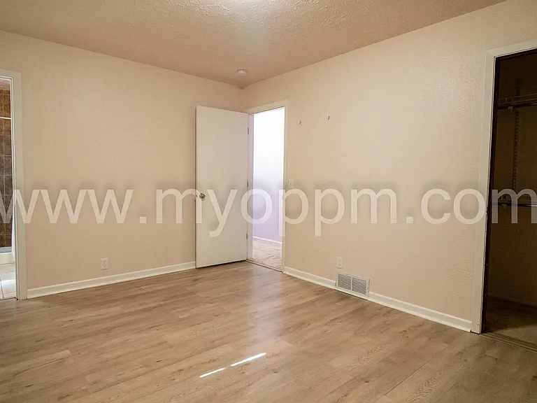 6711 S 75th Ave — Photo 12
