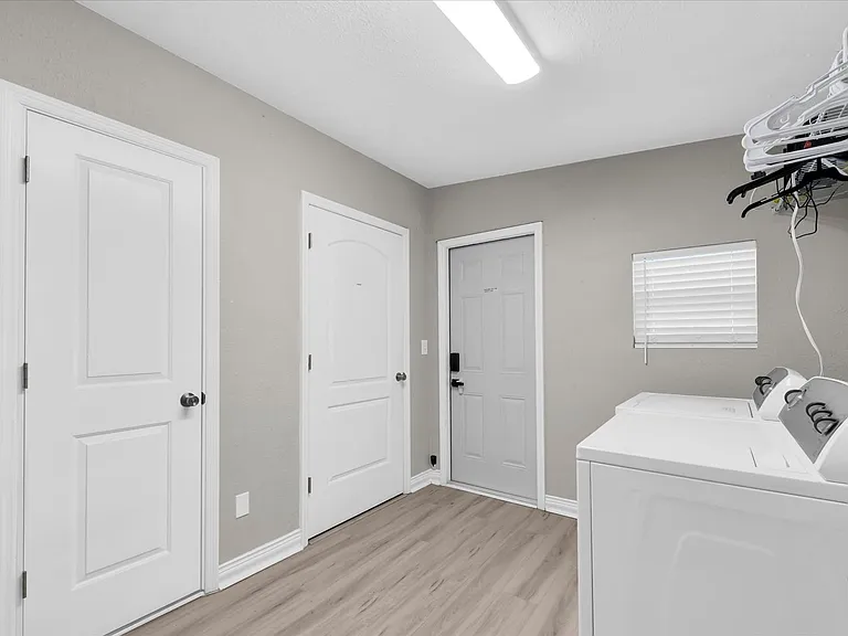1349 Woodbine St — Photo 11