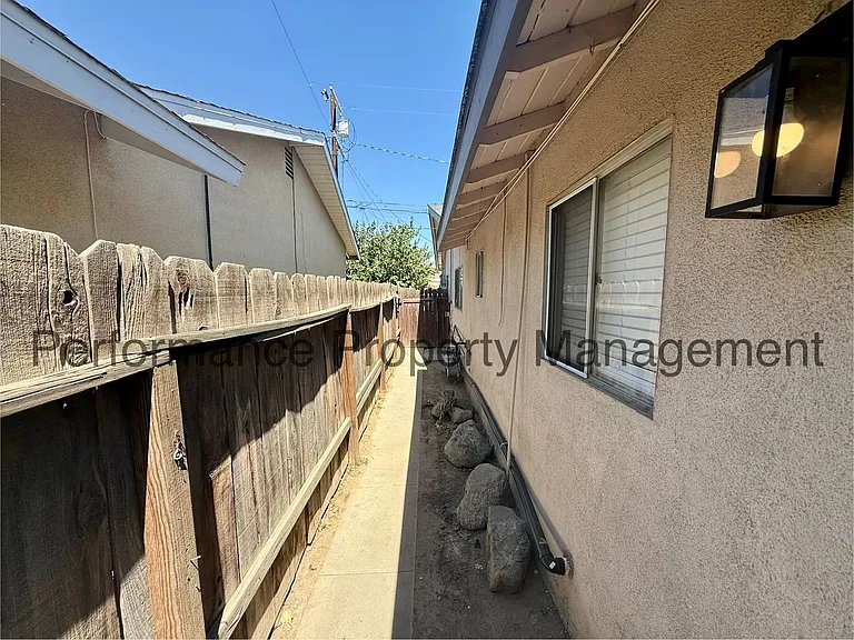 4 McDonald Way — Photo 8