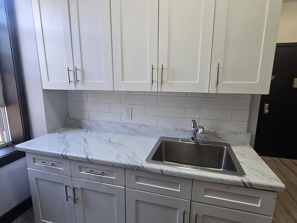 1st image of 122 Wade St #8R