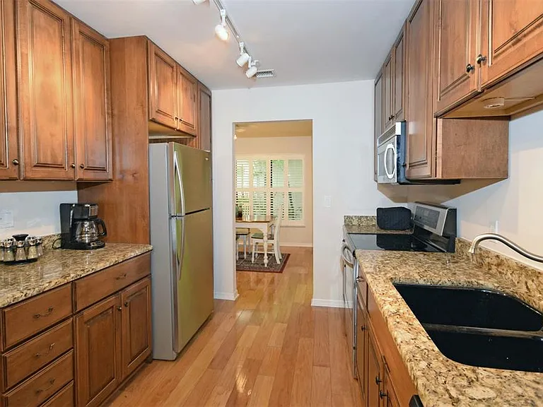 231 Southampton Ln #277 — Photo 9