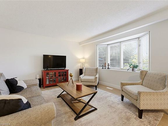 4th image of 46 Garden Cres