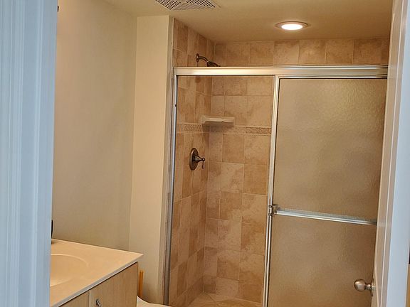 3rd image of 403 S Sapodilla Ave APT 402