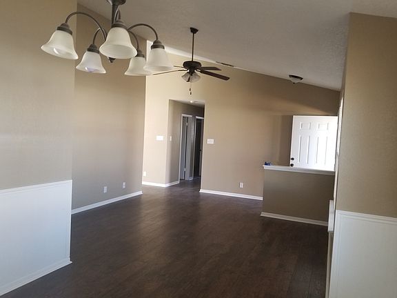 4th image of 1302 Clairidge Ave