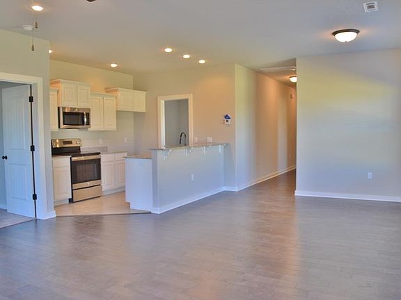 SS Fridge not pictured, but included in the lease.