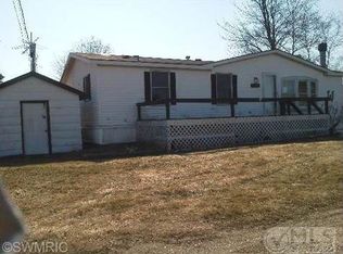 17851 Point Dr, Barryton, MI 49305