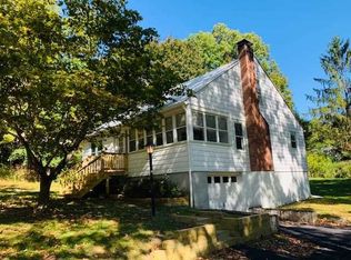 17 Knolls Rd, Poughkeepsie, NY 12601