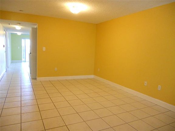 5th image of 9470 Tangerine Pl APT 304