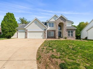 571 Oakwood Dr, Fenton, MO