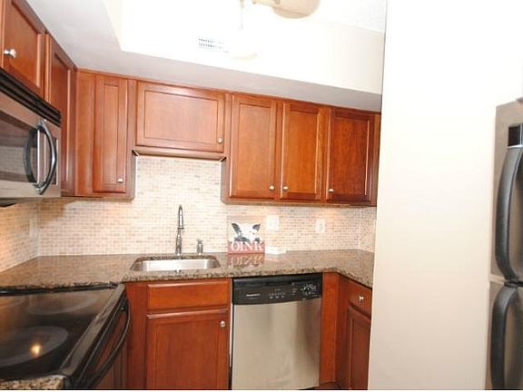 5th image of 1001 N Randolph St APT 1009