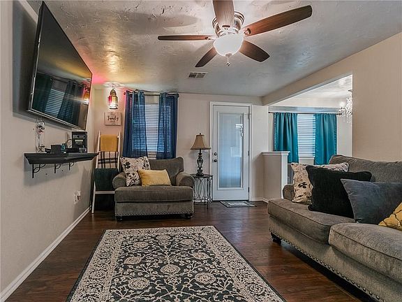 5th image of 409 N Ramblin Oaks Dr