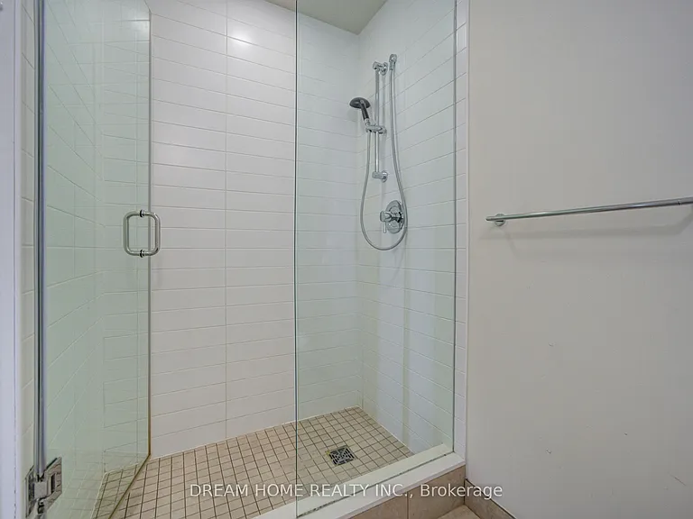 30 Roehampton Ave #2902 — Photo 29