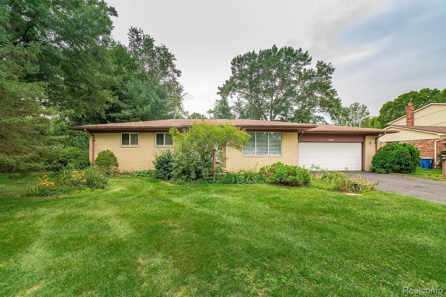 8197 Vanden Dr photo 1