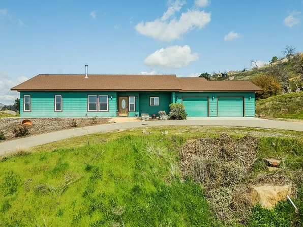 30330 Gooseberry Ln, Prather, CA 93651