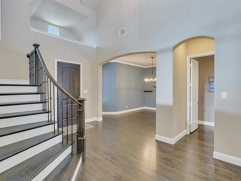 7336 Champagne Dr — Photo 3