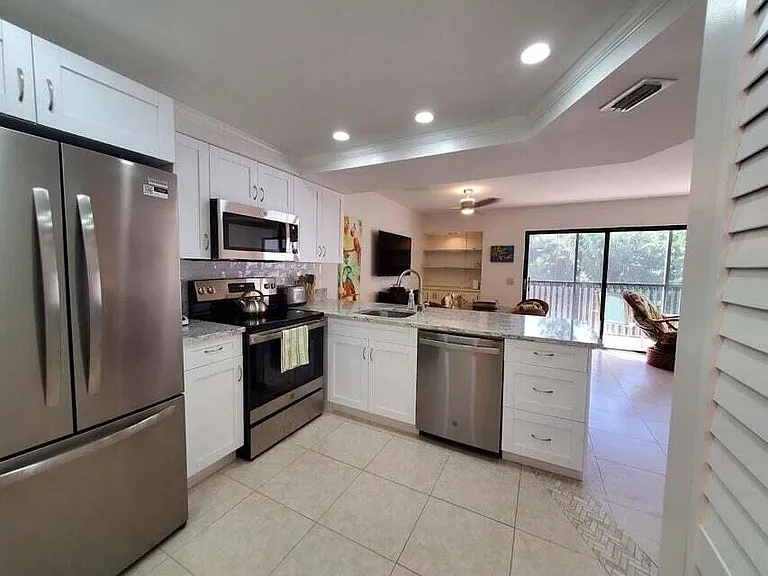 1605 S US Highway 1 #F203 — Photo 15