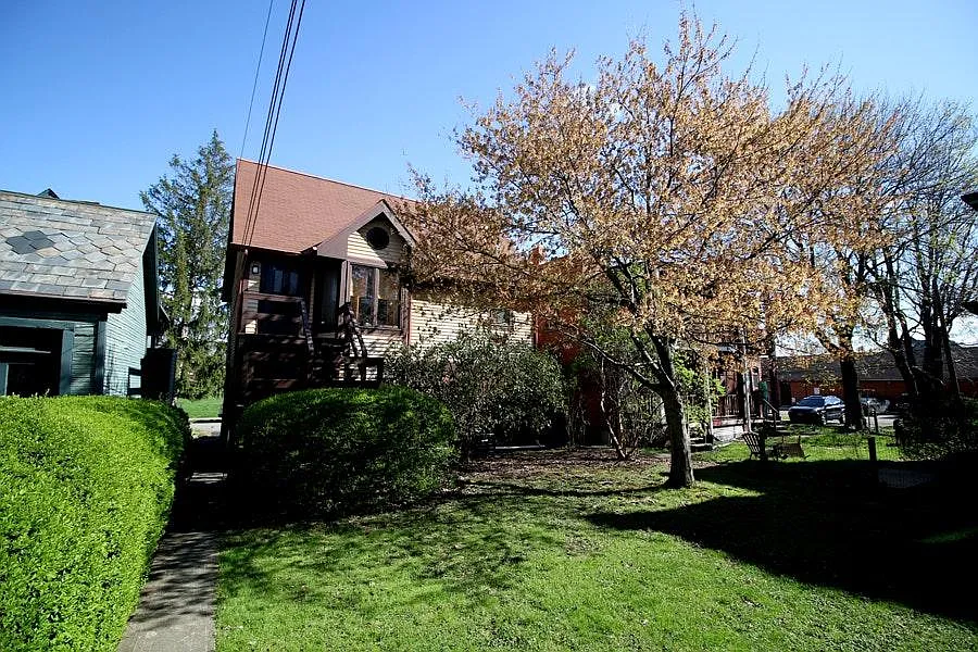 61 Price Avenue — Photo 2
