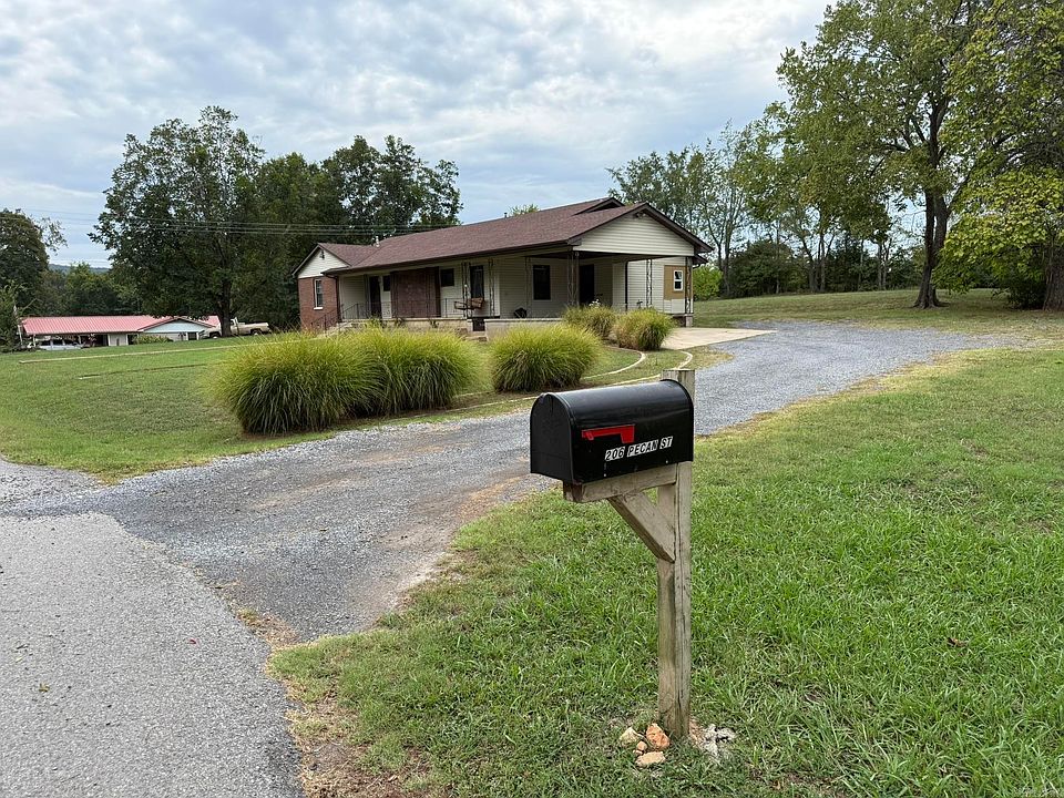 1st image of 206 Pecan St