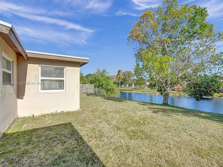 8550 NW 27th Pl — Photo 35