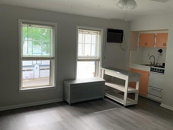 3rd image of 76 S Adelaide Ave APT 7