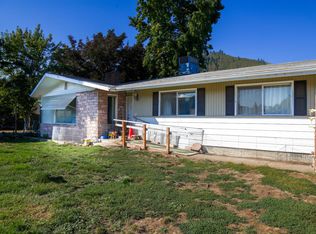 15 Garden Row, Gold Hill, OR 97525