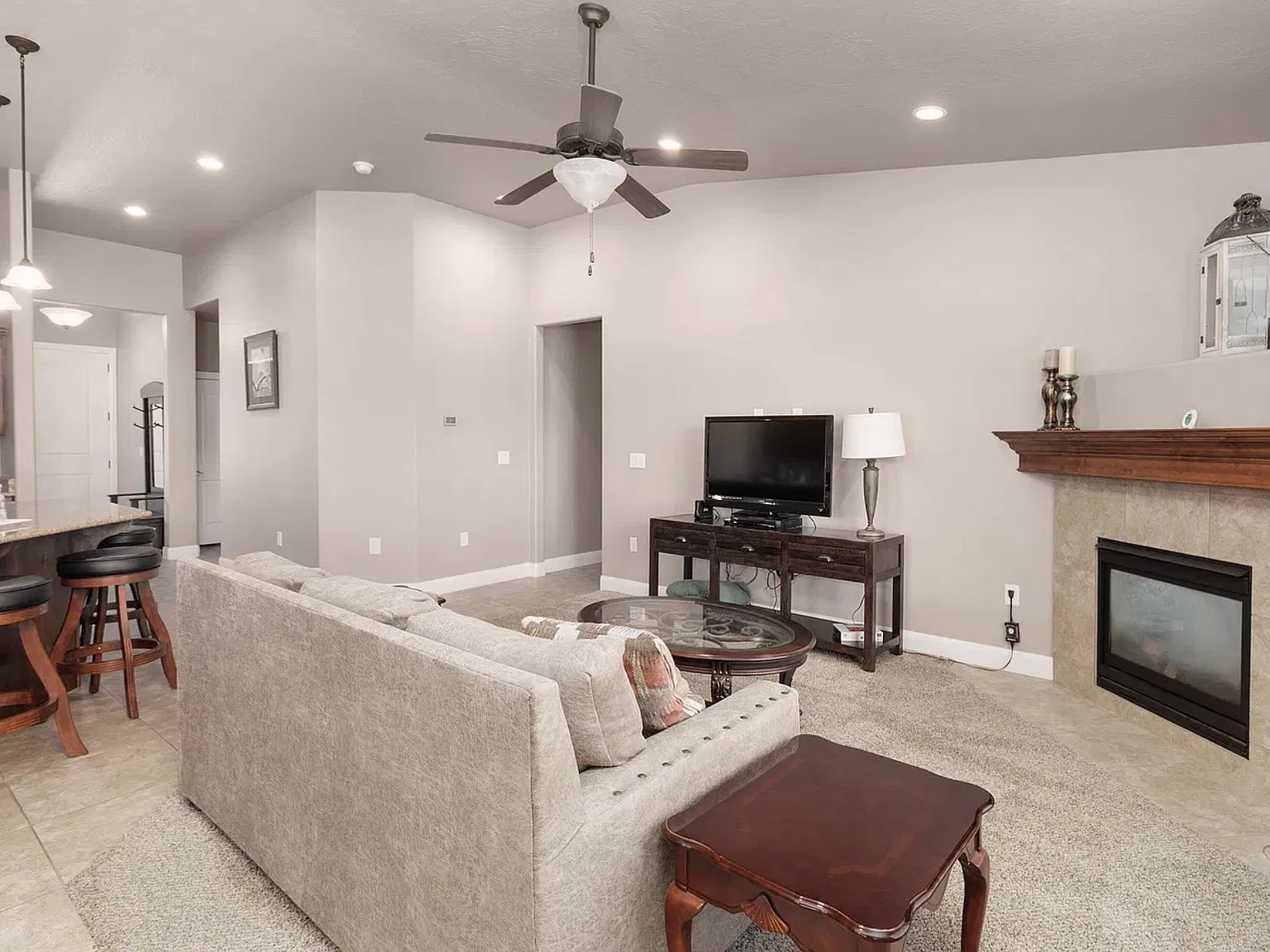 3 bed, 1838 sqft, $2,500 — Photo 3