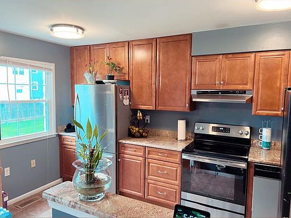 5th image of 14628 Earlham Ct