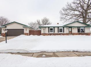 900 Burr Oak Blvd, Waukesha, WI 53189