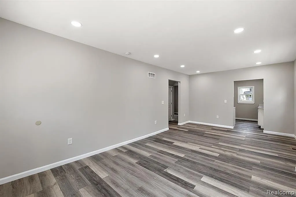 3 bed, 1317 sqft, $1,400 — Photo 3