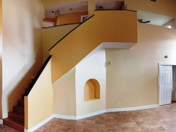4th image of 7438 Victoria Cir