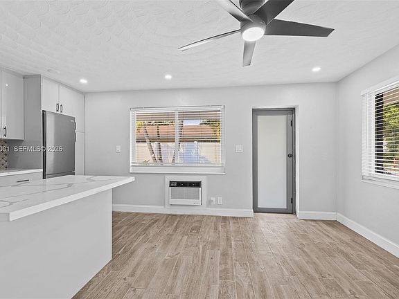 4th image of 1634 NE 4th Pl