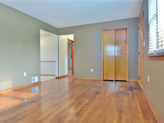 4th image of 681 North Rd