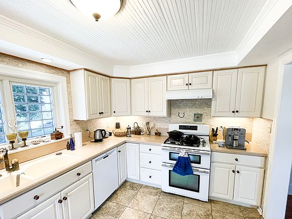 Our kitchen is fully furnished with every appliance you might need! (Including an espresso machine...)