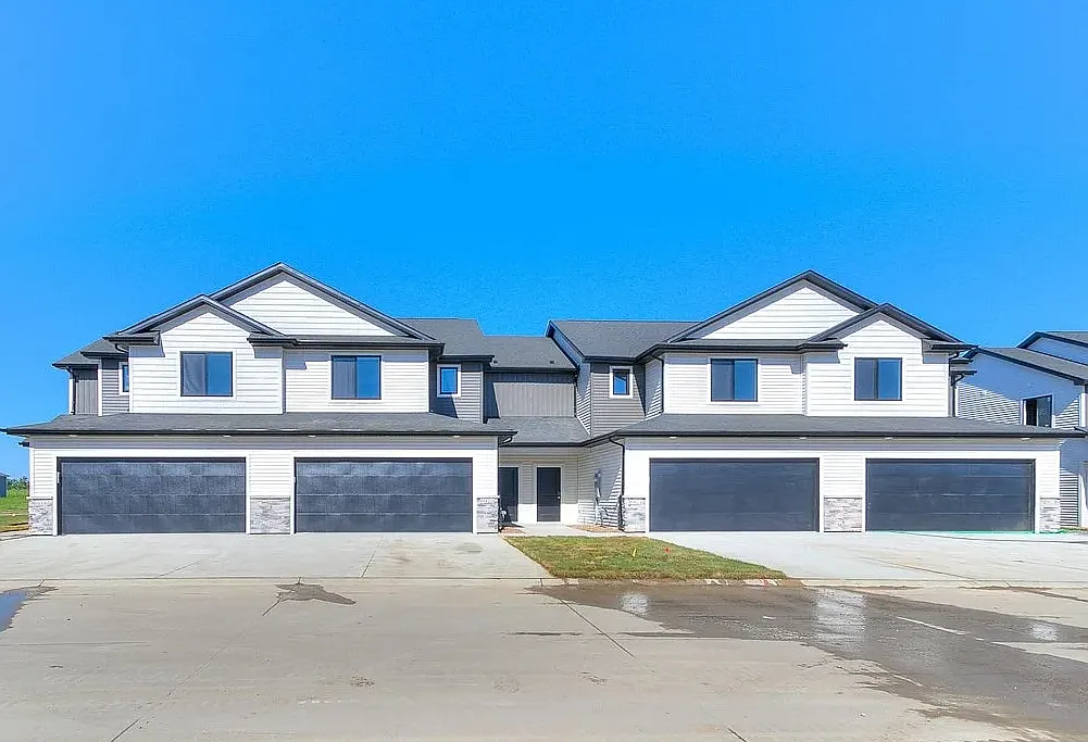 3 bed, 2.5 bath, 1565 sqft, $1,950 — Photo 1