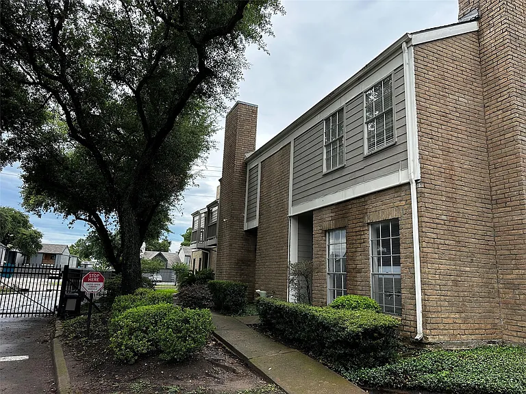 11710 Southlake Dr #12 — Photo 18