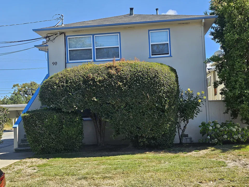 90 E 39th Ave