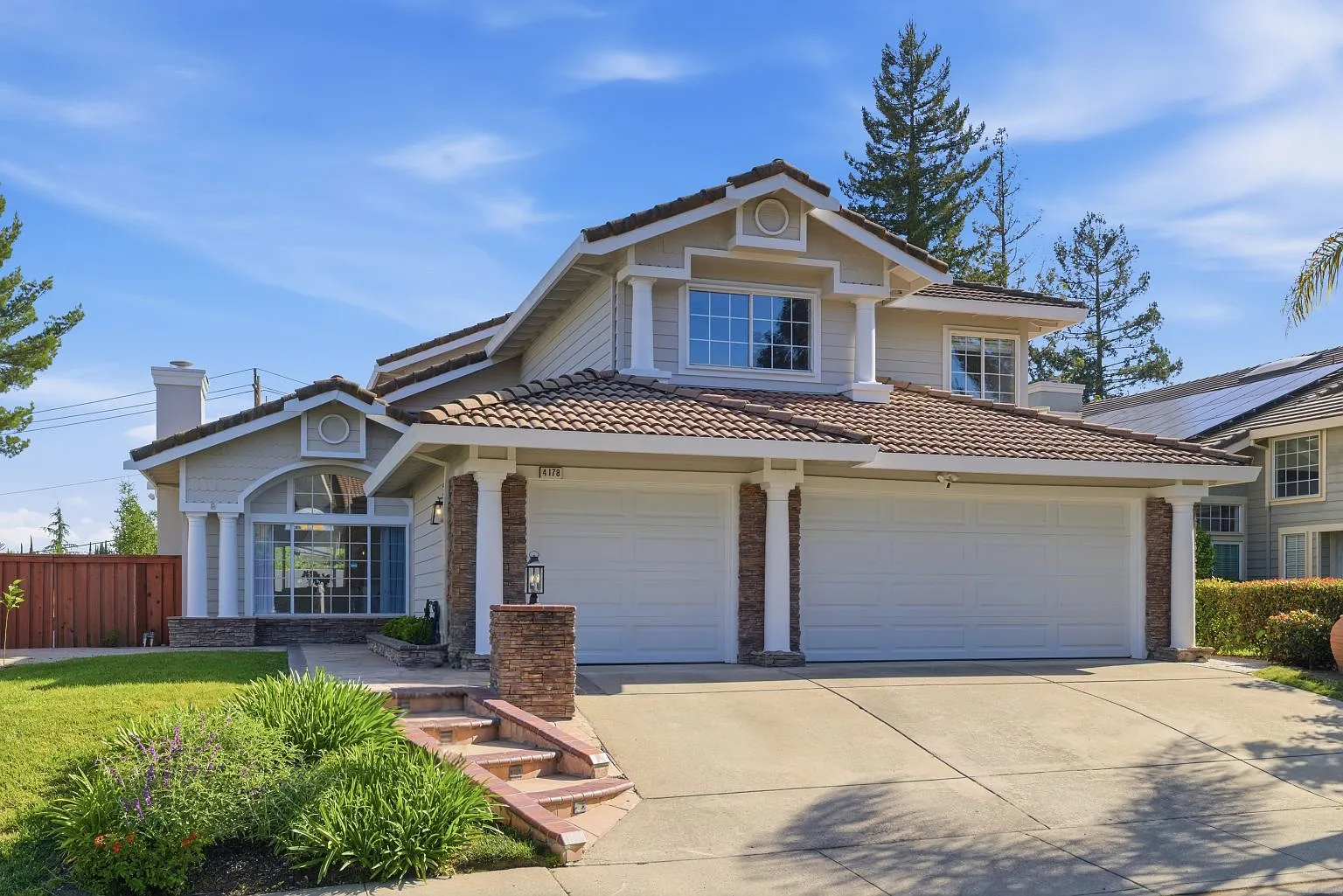 4 bed, 3237 sqft, $6,400 — Photo 1