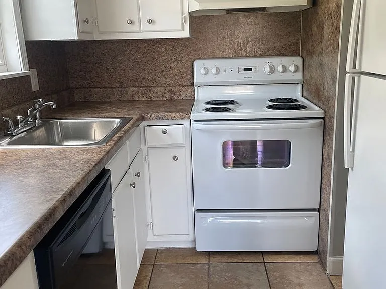 2215 Jonathan Dr NW — Photo 6
