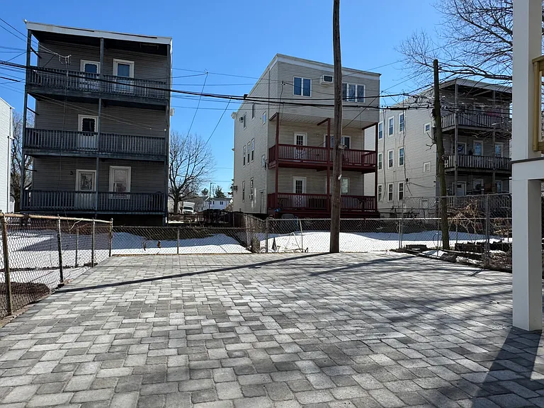 531 Bennington St #4 — Photo 8