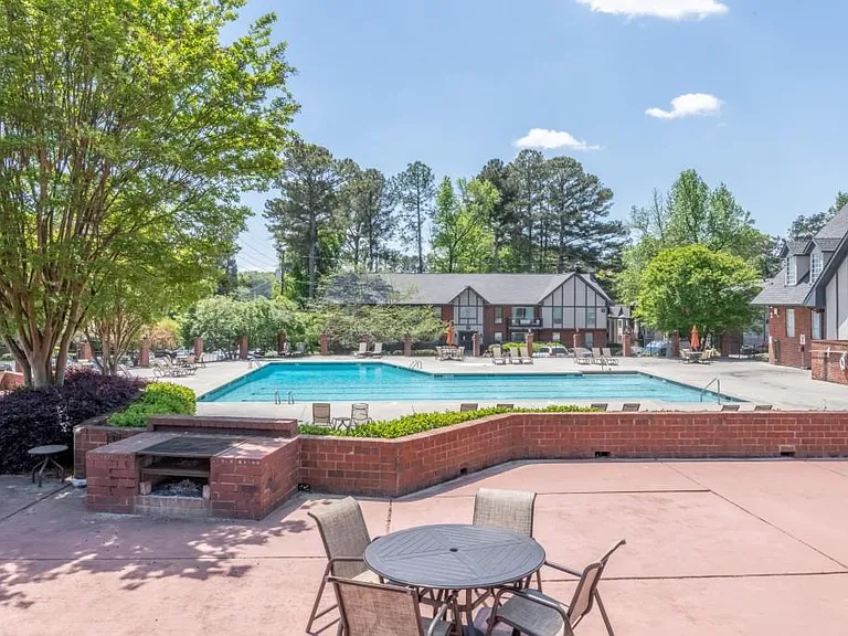 6851 Roswell Rd #F1 — Photo 31