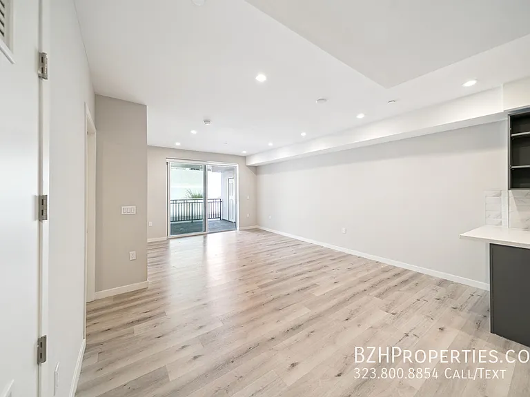 Bedford Twenty - Luxury Condos — Photo 29