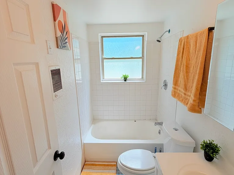 1437 Ambrose Ave #3 — Photo 14