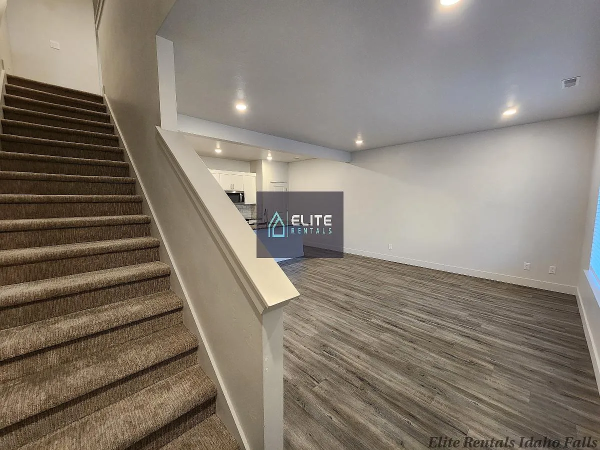 CUTE Town Home off 1st St. — Photo 4