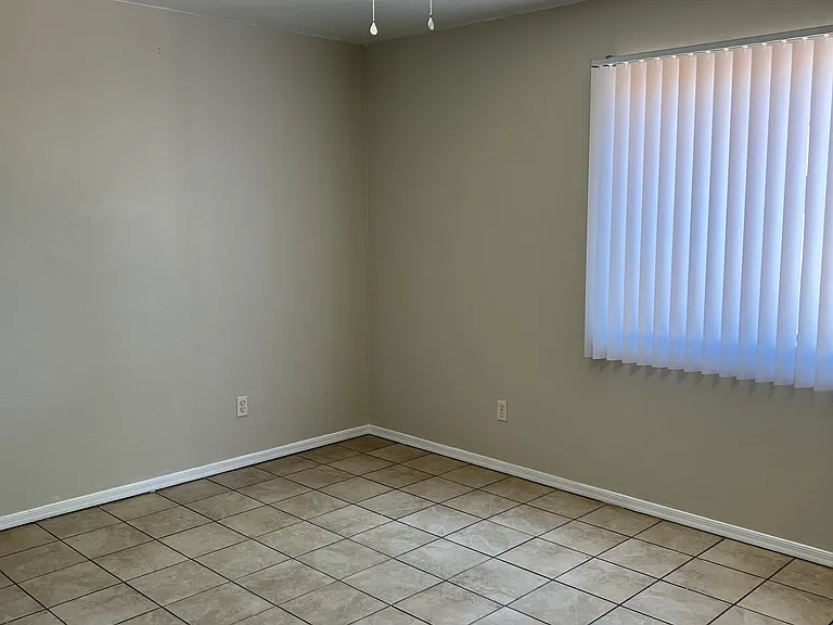 113 W Corona Rd #2 — Photo 10