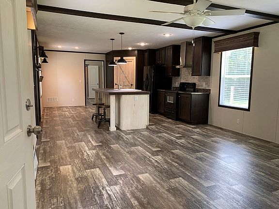 4th image of 405 Kenwood Ln