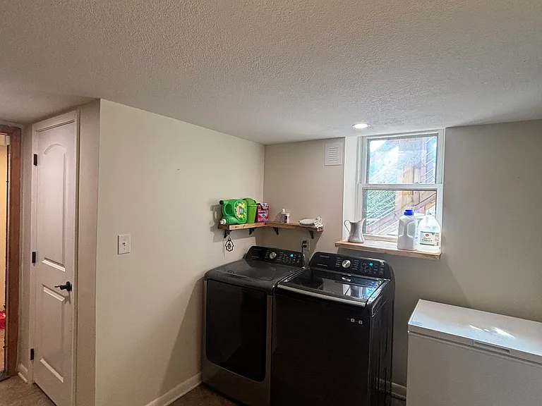 886 W Hunt Rd — Photo 4
