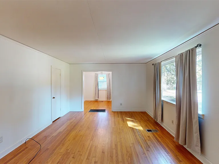67 Holliday Dr — Photo 2