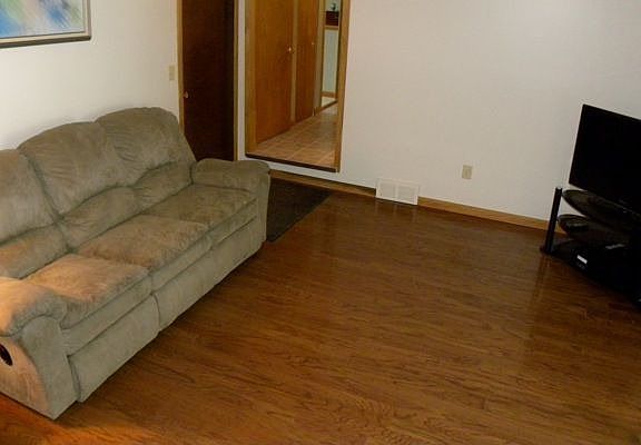 2nd image of 564 Saint Lawrence Blvd