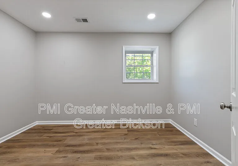 300 Spring St #8 — Photo 7
