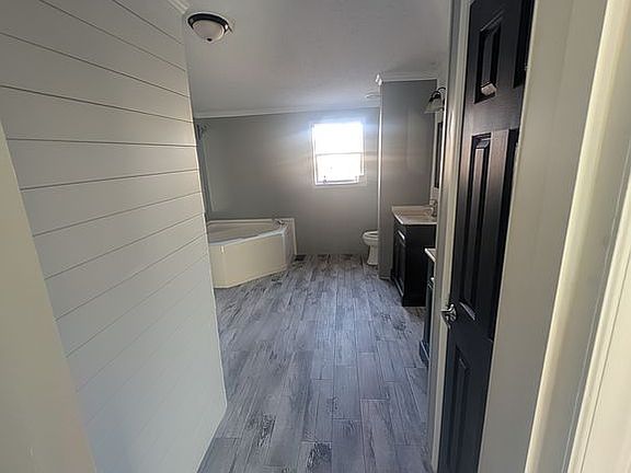 5th image of 8015 Glory Rd